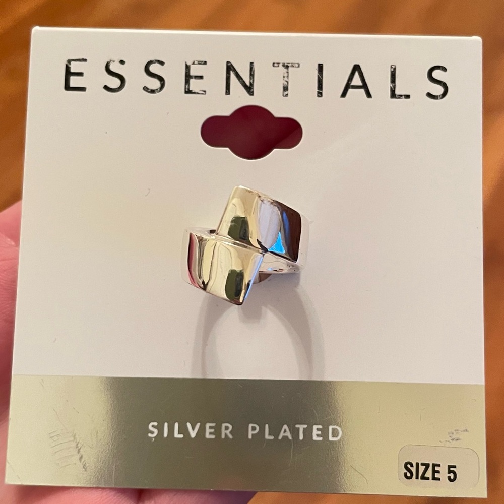 NWT Essentials Chunky Silver Ring